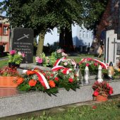 Na zdjęciu grób pomordowanych w czasie drugiej wojny światowej