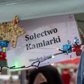 Na zdjęciu stoisko świąteczne sołectwa Kamlarki