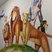 Na zdjęciu malowidło na ścianie w nowej poczekalni dla dzieci