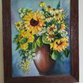 Na zdjęciu jedna z prac przedstawiająca bukiet żółtych kwiatów