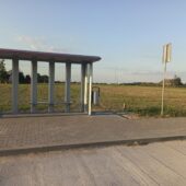 Na zdjęciu przystanek autobusowy