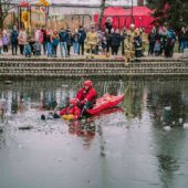 NaNa zdjęciu moment akcji ratowniczo - pokazoweja zdjęciu moment akcji taowniczo - pokazowej